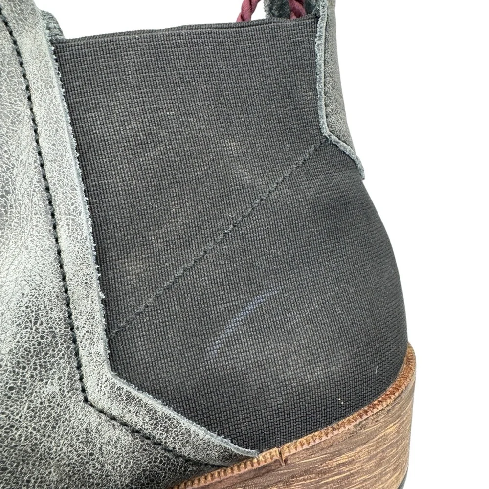 Women’s Made in Spain Gray and Black Leather Chelsea Boots - Size 37/ US 6.5-7